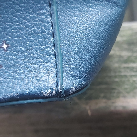 Loungefly Peter Pan & Tinkerbell pixie dust carryall - Picture 9 of 12